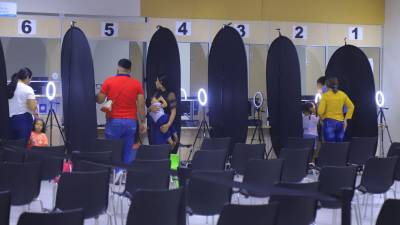 Si planea viajar y no cuenta con un pasaporte, lo primero que debes hacer es comprar la cita en cualquier agencia de estos bancos autorizados: Banrural, Atlántida, Occidente, Banpaís, Davivienda, Ficohsa, Banhcafé y Lafise. El costo de la cita para un pasaporte con vigencia de cinco años es de 35 dólares y por 10 años de 50 dólares.