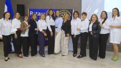 La sesión celebrada por los rotarios contó con la representación de nueve clubes. La velada se desarrolló en el salón Las Islas del hotel Copantl y estuvo marcada por el compañerismo y el compromiso renovado con las causas sociales.