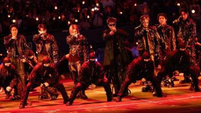 Las superestrellas del K-pop interpretaron “Permission to Dance” y “Magic Shop” como bis sorpresa durante el arranque en Estados Unidos de su gira por estadios.La noche del sábado estuvo llena de momentos inolvidables para los seguidores de BTS.