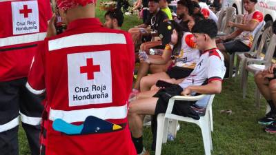 La Media Maratón de Diario La Prensa, realizada esta mañana en San Pedro Sula, fue mucho más que una competencia deportiva. El evento se convirtió en un ejemplo de organización y trabajo en equipo gracias a la labor de la Cruz Roja Hondureña, el Benemérito Cuerpo de Bomberos de San Pedro Sula y al apoyo de la Policía Nacional de Tránsito y la Policía Municipal.