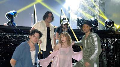 Imagen de los integrantes del grupo hondureño Atomic Rose.