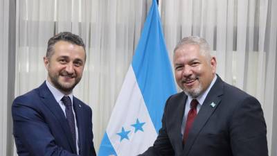 Guela Sekhniachvili presentó credenciales ante el canciller hondureño, Enrique Reina.