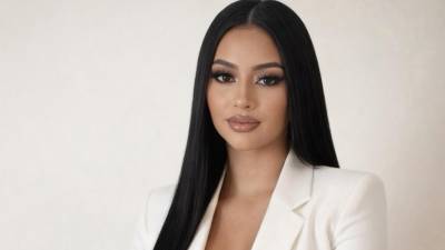 La presentadora de televisión Kennia Mondragón confirmó actualmente está separada de Eliam Paz, con quien mantuvo una relación amorosa.