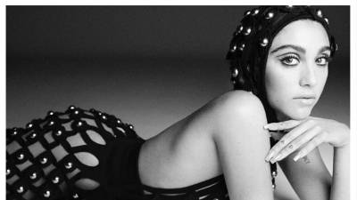 Lola posando para Vogue Paris