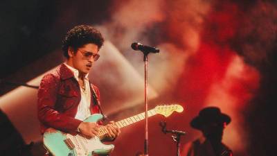 El artista Bruno Mars tiene una sólida trayectoria.