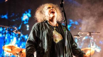 The Cure regresa con un álbum desgarrador y da un golpe maestro