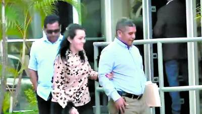 Jennifer Bonilla y Santos Orellana en los tribunales.