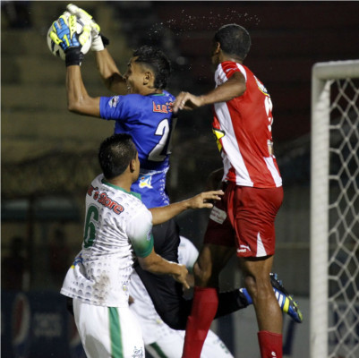 Platense sale a flote y complica al Vida