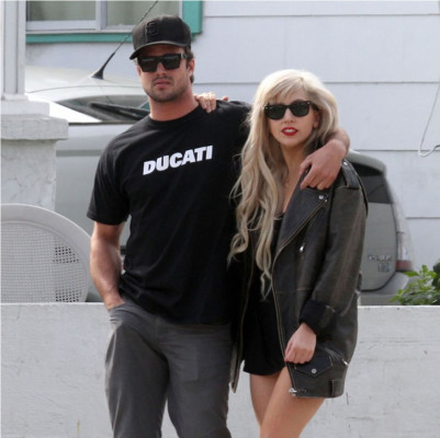 Lady Gaga asegura que haría un trio con su novio