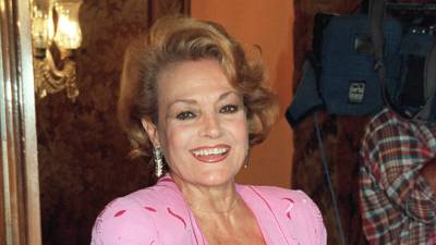 Fotografía de archivo tomada el 08/06/1999 de la actriz, cantante y presentadora de televisión Carmen Sevilla, uno de los rostros más populares y queridos del cine y la televisión en España, que ha muerto a los 92 años.