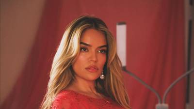 <b>La cantante Karol G está haciendo historia en Coachella</b>, uno de los festivales de música más grandes y famosos de Estados Unidos, al convertirse en la primera mujer latina en encabezar el evento. La colombiana ya había debutado en este festival como invitada en 2022, cuando presentó un espectáculo con referencias a artistas que abrieron puertas para la música latina en Estados Unidos como Ricky Martin, Celia Cruz y Shakira.