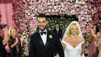 La cantante Britney Spears se ha visto envuelta en muchas polémicas, sin embargo, esta primavera fue noticia por celebrar su matrimonio con el actor Sam Asghari.