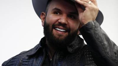 Pese a la sorpresa del público por las palabras, el propio cantante sonorense anticipó el escándalo al asegurar que “esto se va a hacer viral”.