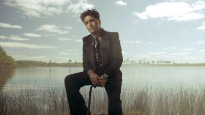 Christian Nodal dice que no es necesario compartir fotos de su hija en redes sociales.