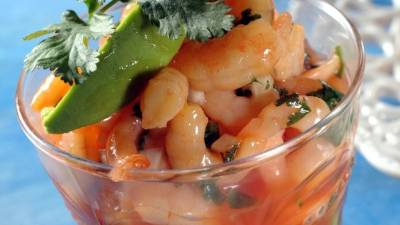 Coctel de camarón y aguacate.