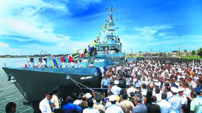 En los actos conmemorativos del 37 aniversario de la Fuerza Naval de Honduras fue bautizada la Patrullera Oceánica Lempira por la primera dama Rosa Elena de Lobo en Puerto Cortés.