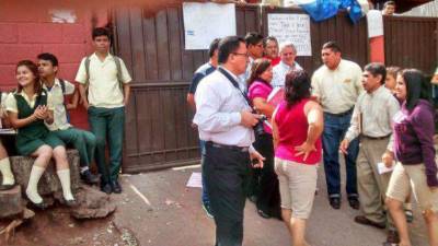Diputado de Libre, Bartolo Fuentes, dirige las protestas de los estudiantes del Instituto Pineda Gómez en la Joya en Tegucigalpa, denunció Marlon Escoto.