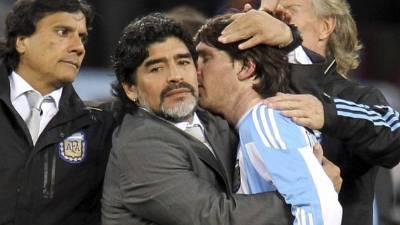 Maradona también aseguró que el presidente ruso, Vladímir Putin, es uno de sus ídolos y que le encantaría reunirse con él, aunque aún no ha recibido ninguna invitación.