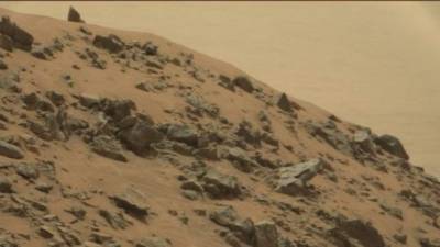 La imagen tomada por el Curiosity muestra el montículo con forma de pirámide egipcia en el planeta rojo.