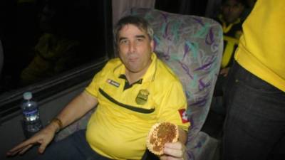 Mario Verdial compartía las grandes y pequeñas alegrías con los aficionados y miembros del Real España.