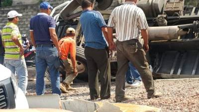 Un múltiple accidente de tránsito ha dejado, al menos, un menor muertos esta tarde en el bulevar Fuerzas Armadas a la altura del sector de El Carrizal en la capital de Honduras.