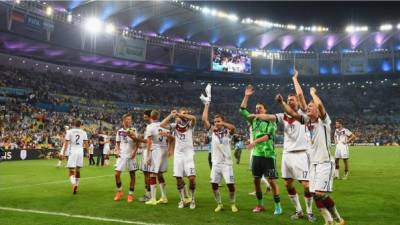 Los alemanes levantan su cuarta copa durante el Mundial de Brasil.