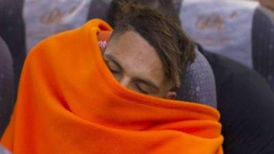 Paolo Guerrero. En Brasil era bien conocida la aerofobia del jugador peruano e inclusive en su momento en una ocasión tuvo que ser amarrado.