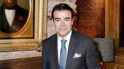 El actor y productor mexicano Toño Mauri se mantiene estable.