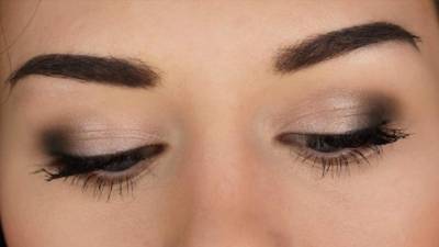 Es importante hacer un buen delineado de ojos para resaltar su mirada.