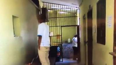 El estudiante fue llevado primero al centro de salud de la colonia y después al Hospital Escuela.