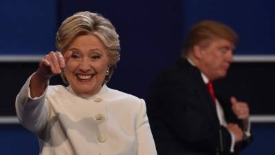 Hillary le saca una ventaja de 12 puntos al republicano en los últimos sondeos.