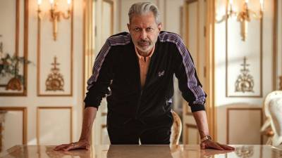 En la serie “Kaor”, Jeff Goldblum asume el rol de “Zeus, el Dios del Rayo”.