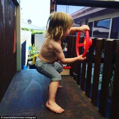 Dash, el pequeño fisiculturista que desata la polémica