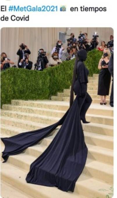 Kim arrasó en los MET gala 2021 con un balenciaga de cuerpo entero, causando furor en las redes sociales.