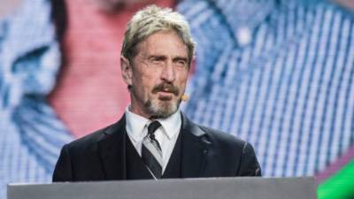 El creador del antivirus informático John McAfee fue hallado muerto este miércoles en su celda de una cárcel española. AFP