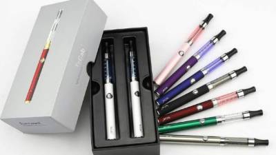 Los cigarrillos electrónicos los han presentado como un medio para ayudar a los fumadores adultos a abandonar el hábito.