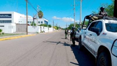 Elementos de la Guardia Nacional vigilan el Servicio Médico Forense, en Culiacán, Sinaloa. EFE/ Juan Carlos