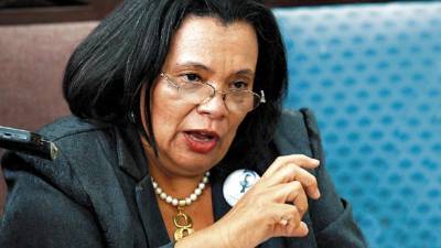 La rectora ya ha fungido dos períiodos al frente de la Unah. Niega que quiera seguir y afirma que son rumores.