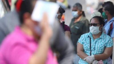 Los electores harán fila afuera del centro de votación guardando la distancia de 1.5 a 2 metros, cumpliendo con las medidas de bioseguridad.