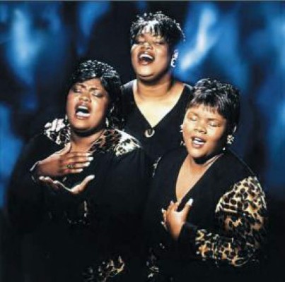 Trío de música gospel visita Honduras