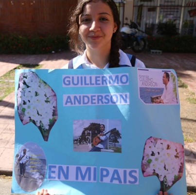 Artistas garífunas y compañeros de grupo le rinden tributo a Anderson