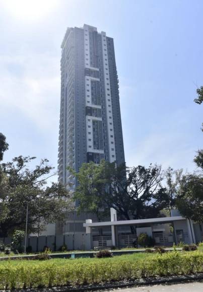 Igvanas Tara, un complejo habitacional de 35 niveles es catalogado como el más alto en San Pedro Sula. Está ubicado en Hacienda Tara, contiguo a la residencial El Barrial.