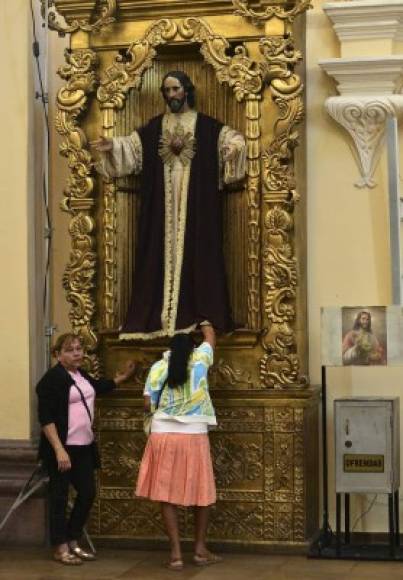 La cuaresma se basa en la Biblia: los cuarenta días del diluvio, los cuarenta años en los que el publo judio marchó por el desierto, los cuarenta días que pasó Moisés en la montaña del Sinaí y los 40 días de ayuno que vivió Jesús en el desierto antes de comenzar su vida pública.