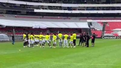 El Olimpia estuvo por espacio de una hora en el estadio Azteca.