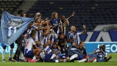 La celebración de los jugadores del Porto en el estadio do Dragao. Foto EFE
