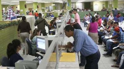 El ambiente de ayer por la mañana en la oficina regional de la DEI. Foto: Franklyn Muñoz.