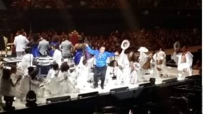 The Forum, en Inglewood, fue la sede, el viernes, de la presentación final de El Divo de Juárez. 17,500 personas presenciaron el espectáculo.