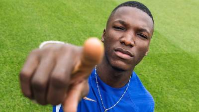 Moisés <b>Caicedo</b> fichó por el Chelsea hasta 2031.