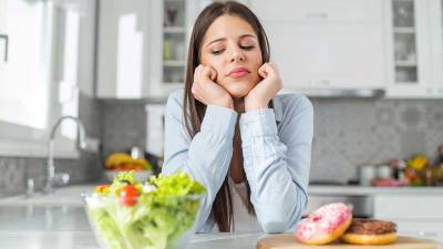 Dejar de cometer errores básicos en la alimentación diaria hará que conserve un estilo de vida con mayor energía, salud y prevención de enfermedades.