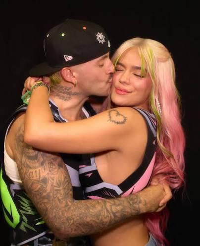 Karol G lanza indirecta muy directa a Ferxxo: El verano rosa ahora es un invierno